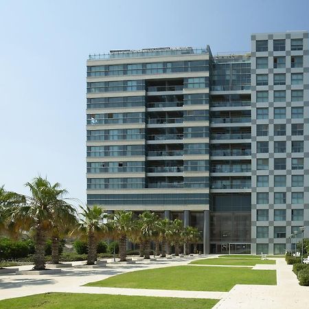 Aparthotel Okeanos On The Beach Herzliya Bagian luar foto