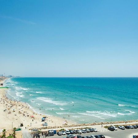 Aparthotel Okeanos On The Beach Herzliya Bagian luar foto