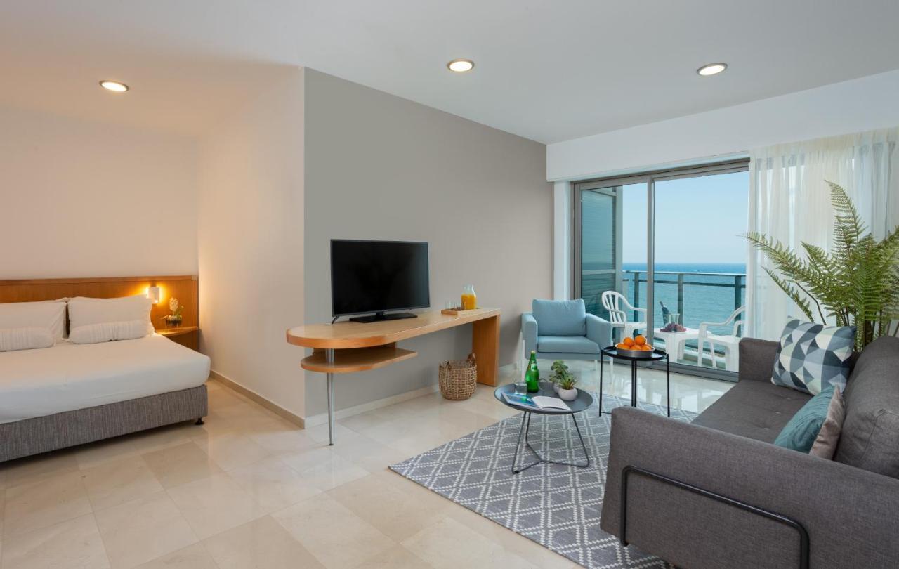 Aparthotel Okeanos On The Beach Herzliya Bagian luar foto