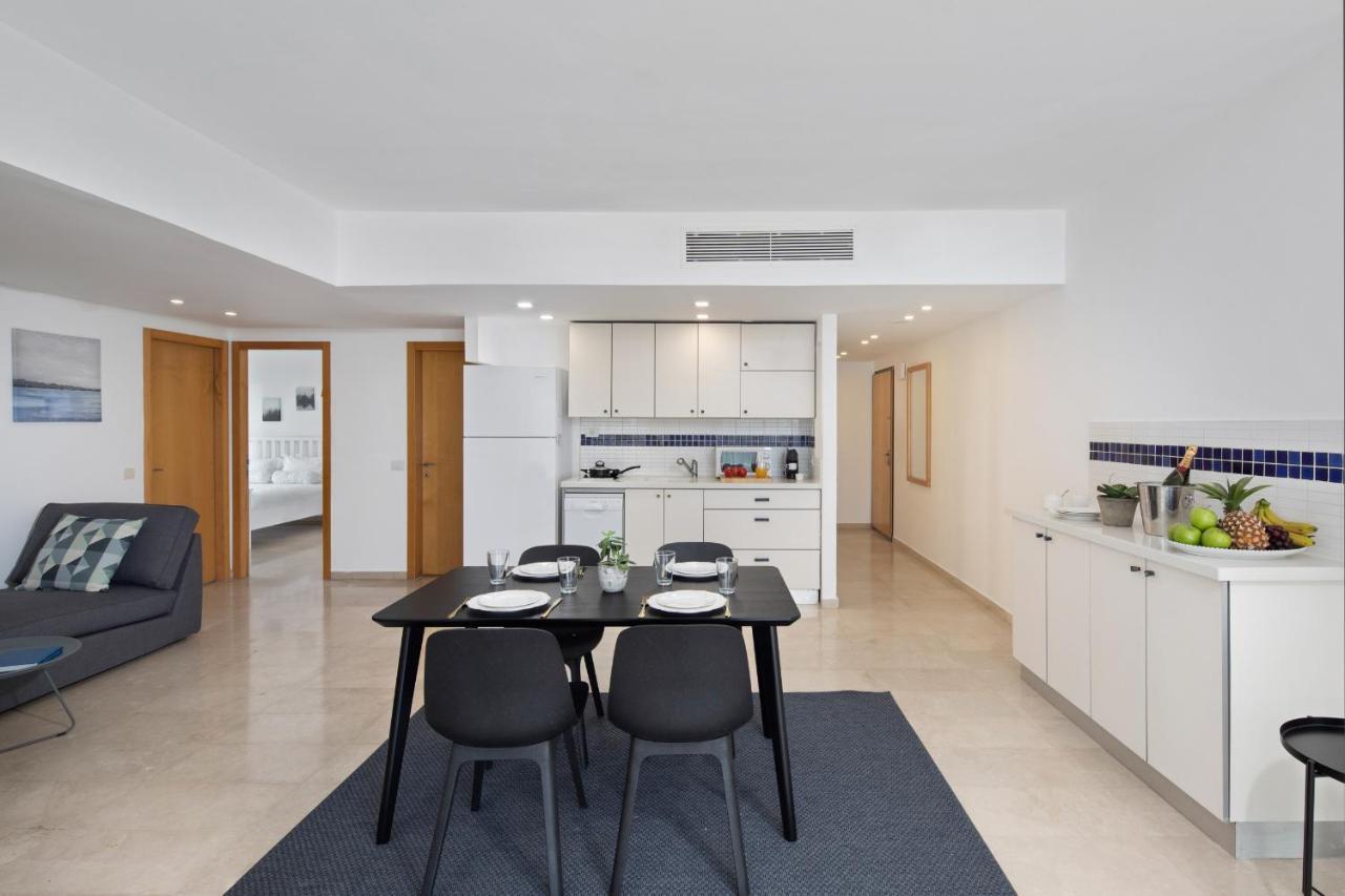 Aparthotel Okeanos On The Beach Herzliya Bagian luar foto