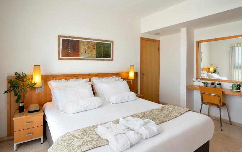 Aparthotel Okeanos On The Beach Herzliya Bagian luar foto