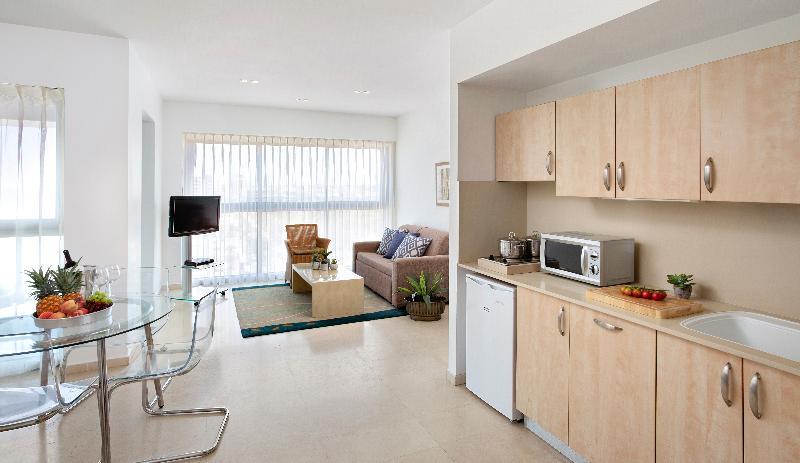 Aparthotel Okeanos On The Beach Herzliya Bagian luar foto
