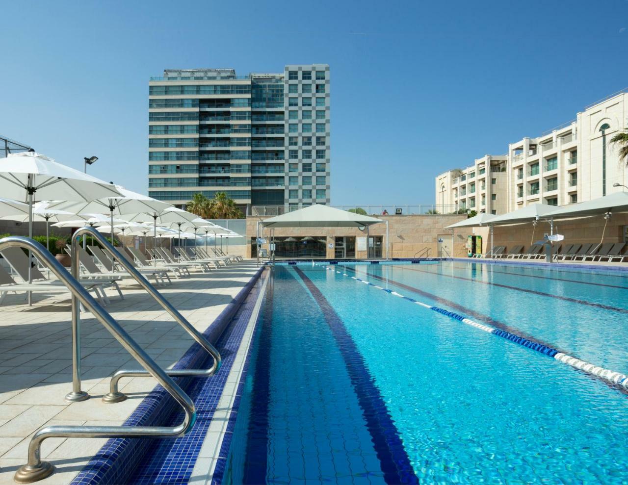 Aparthotel Okeanos On The Beach Herzliya Bagian luar foto