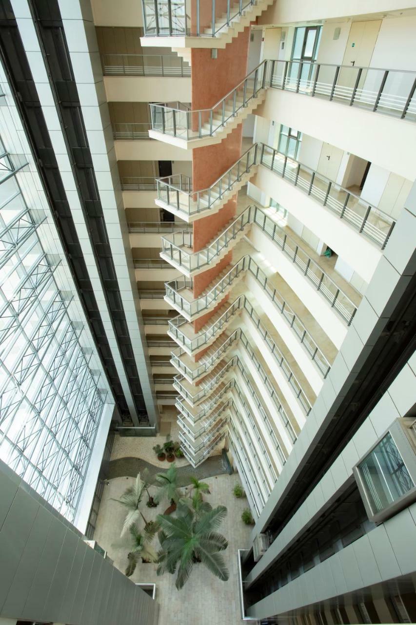 Aparthotel Okeanos On The Beach Herzliya Bagian luar foto