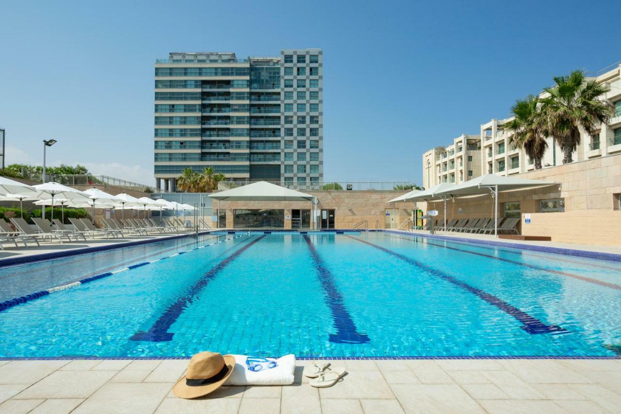 Aparthotel Okeanos On The Beach Herzliya Bagian luar foto
