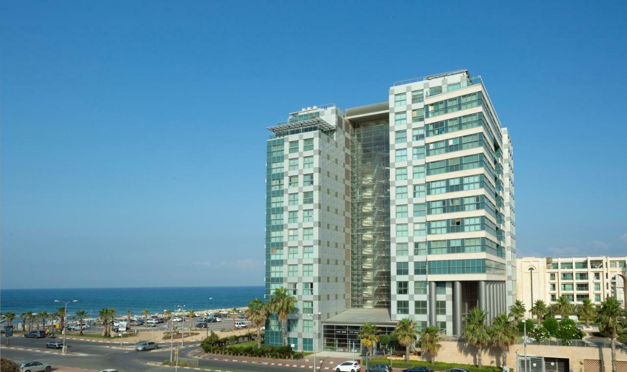Aparthotel Okeanos On The Beach Herzliya Bagian luar foto