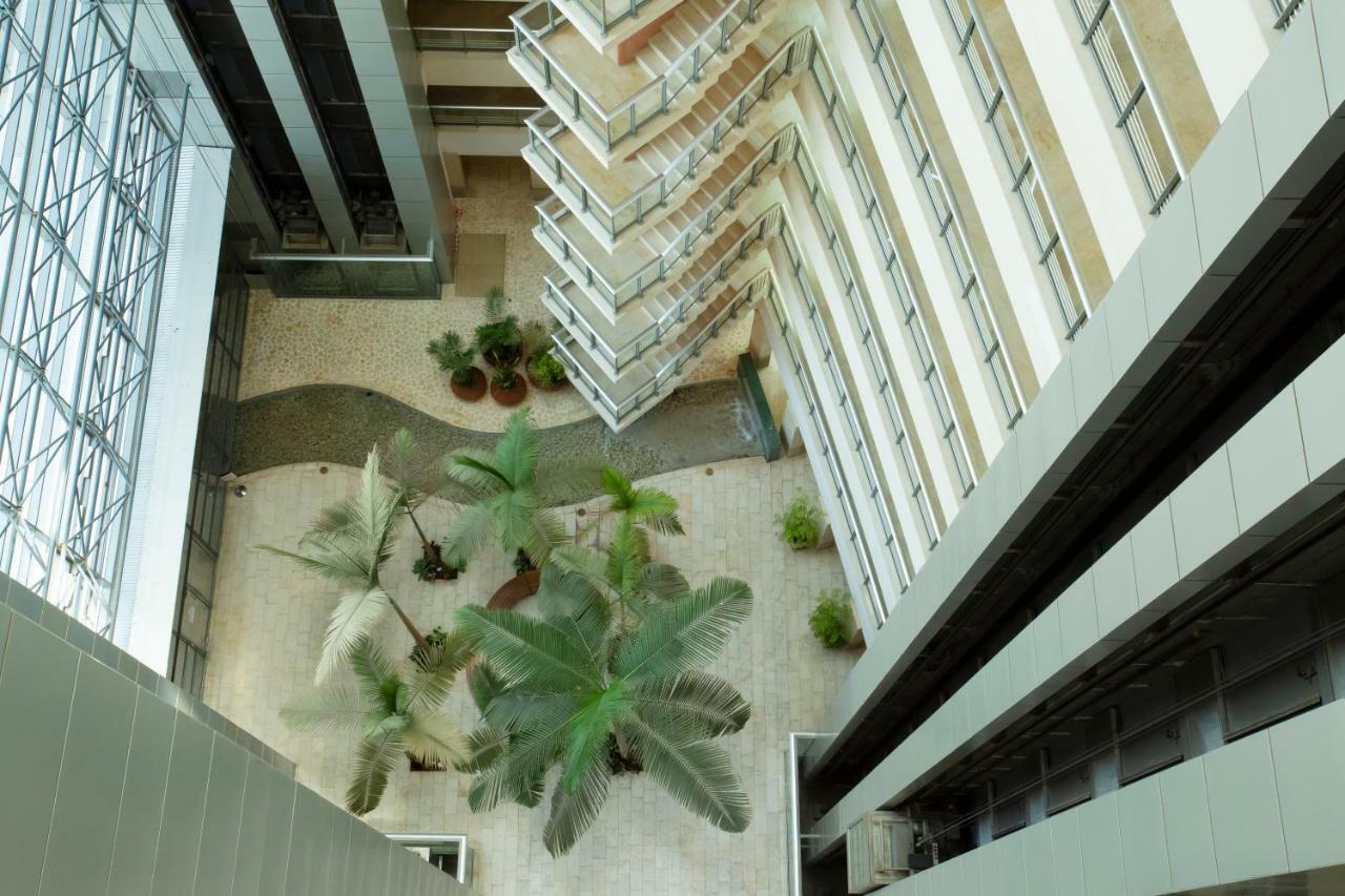 Aparthotel Okeanos On The Beach Herzliya Bagian luar foto
