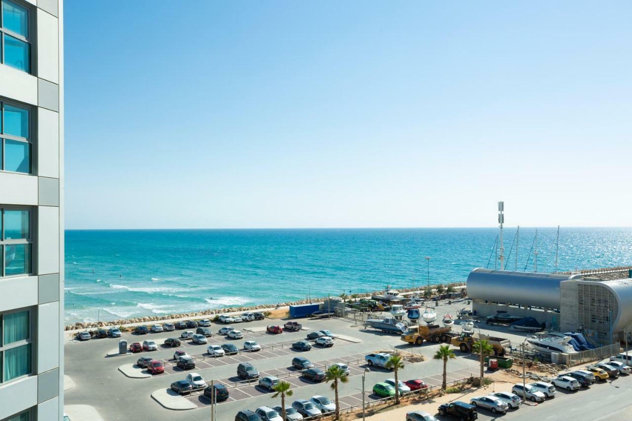 Aparthotel Okeanos On The Beach Herzliya Bagian luar foto