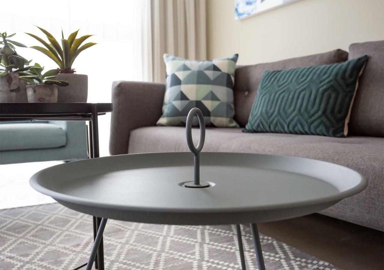 Aparthotel Okeanos On The Beach Herzliya Bagian luar foto