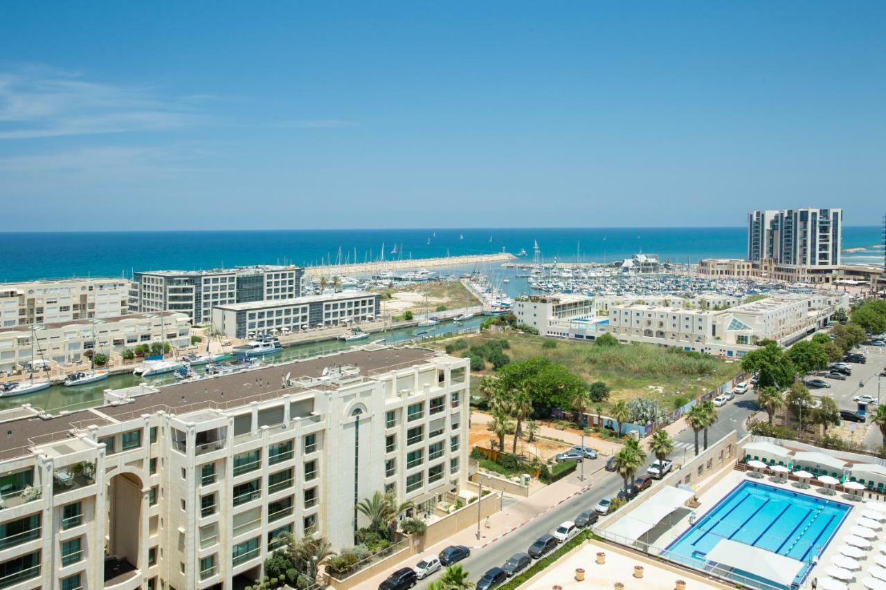 Aparthotel Okeanos On The Beach Herzliya Bagian luar foto