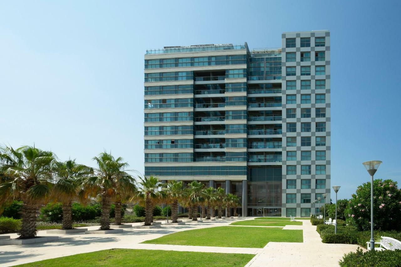 Aparthotel Okeanos On The Beach Herzliya Bagian luar foto