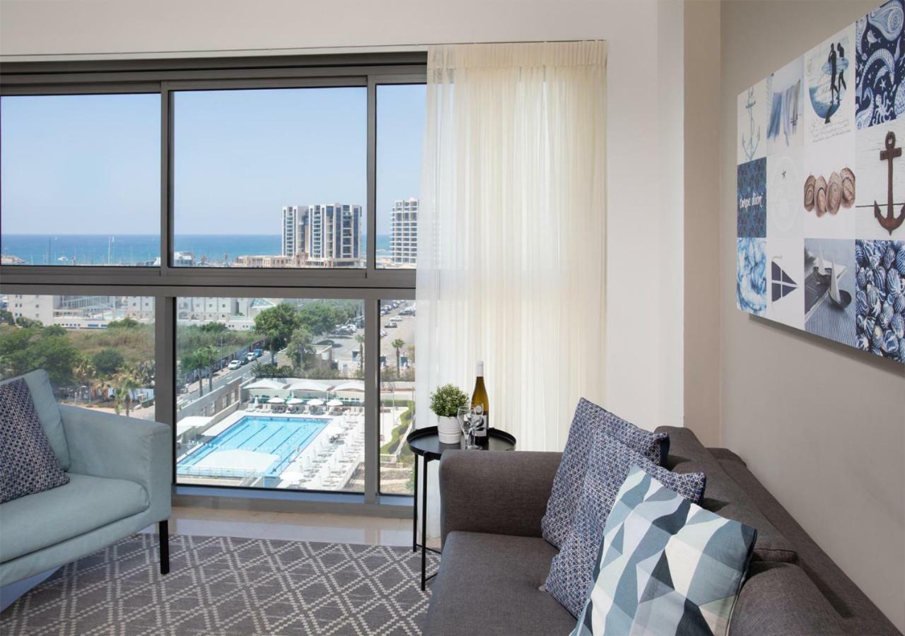 Aparthotel Okeanos On The Beach Herzliya Bagian luar foto